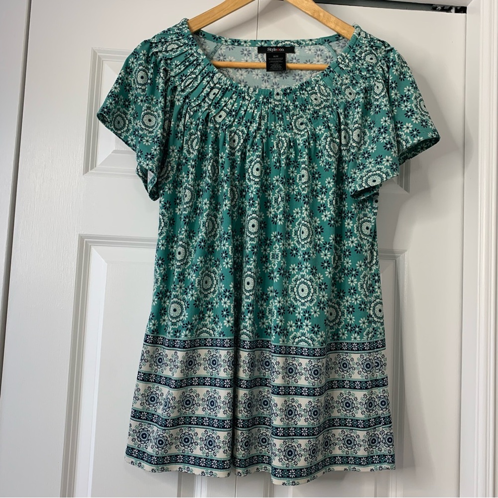 Style & Co Teal and White Patterned Women's Short Sleeve Top Size US M.